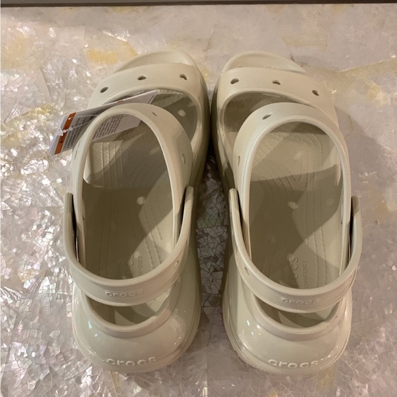 New Crocs Classic Mega Crush Sandal Sandals Bone Women 9 W9 - Picture 5 of 9